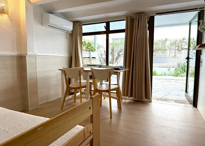 Corcega Palmyra Салоу